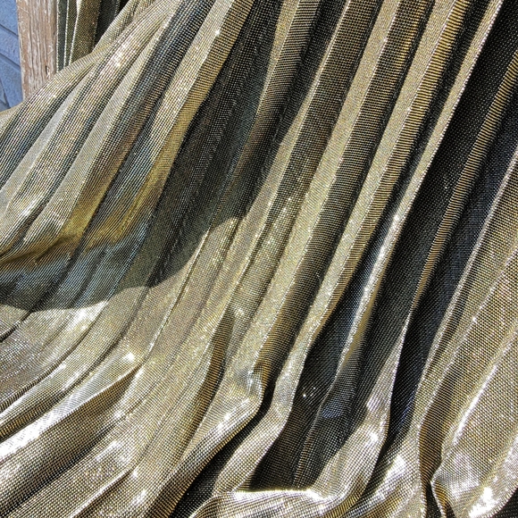 Shimmering disco gold pleated maxi skirt - Picture 3 of 3